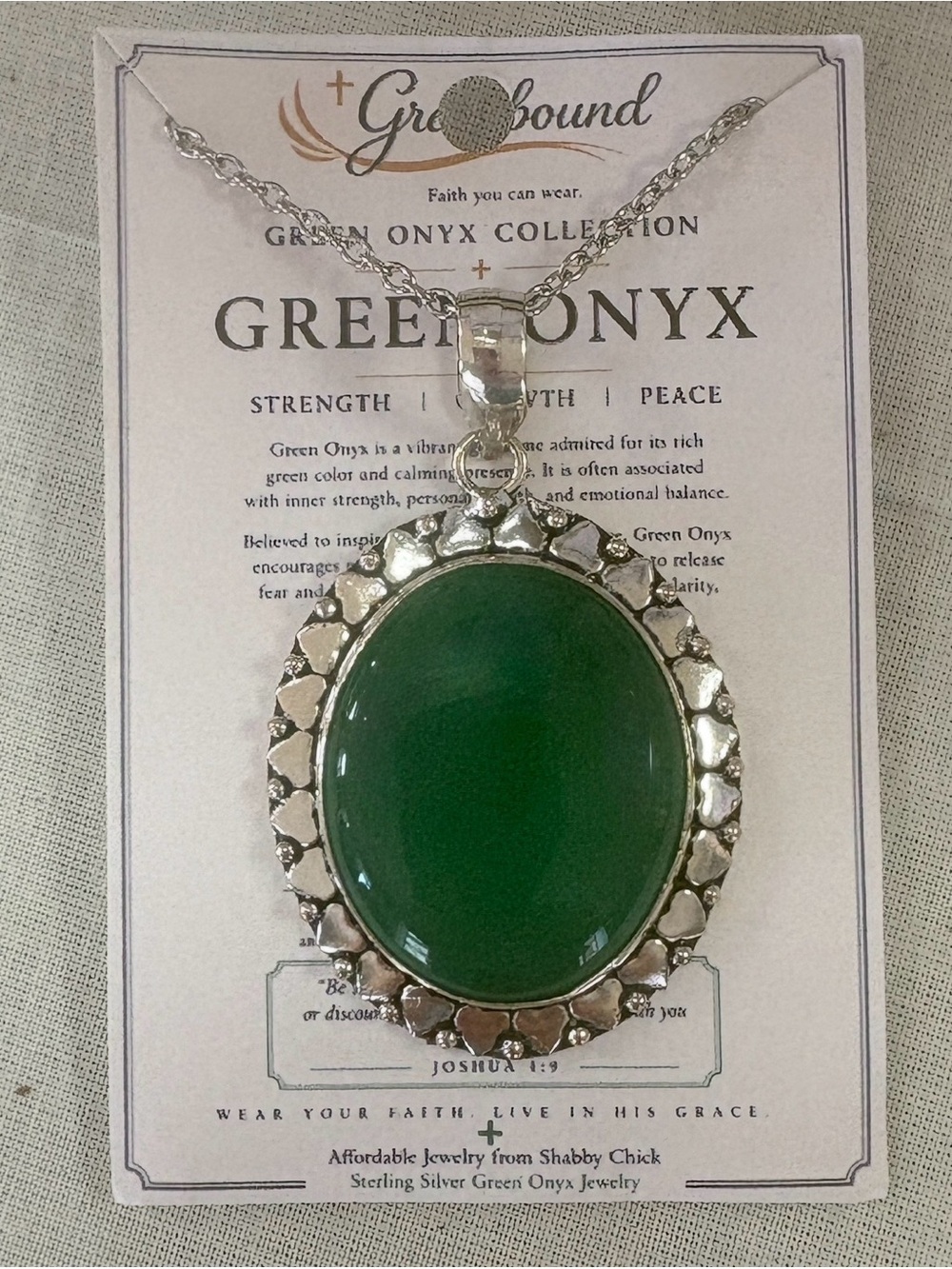 Shabby Chic Green Onyx Oval Pendant Necklace in Silver